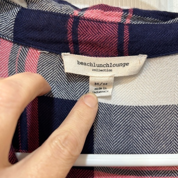BEACH LUNCH LOUNGE Casual Plaid Button Up Top Pink Navy Camp Hike Outdoors Sz M - Picture 3 of 8
